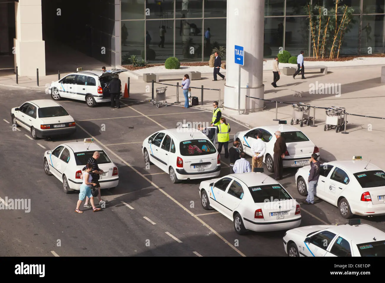 malaga airport taxi rank - Are taxis readily available at Malaga Airport