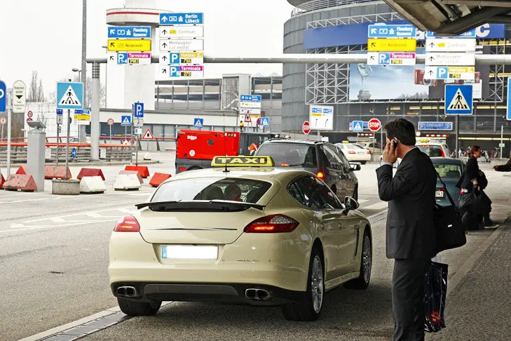 como parar un taxi en alemania - Cómo funciona el sistema de transporte público en Alemania