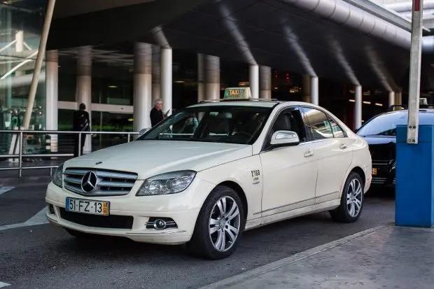 alquiler de taxi lisboa aeropuerto - Cómo ir de la terminal 1 a la 2 en Lisboa