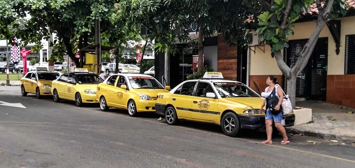 parada de taxi más cercana - Cómo llamar un taxi en Santander