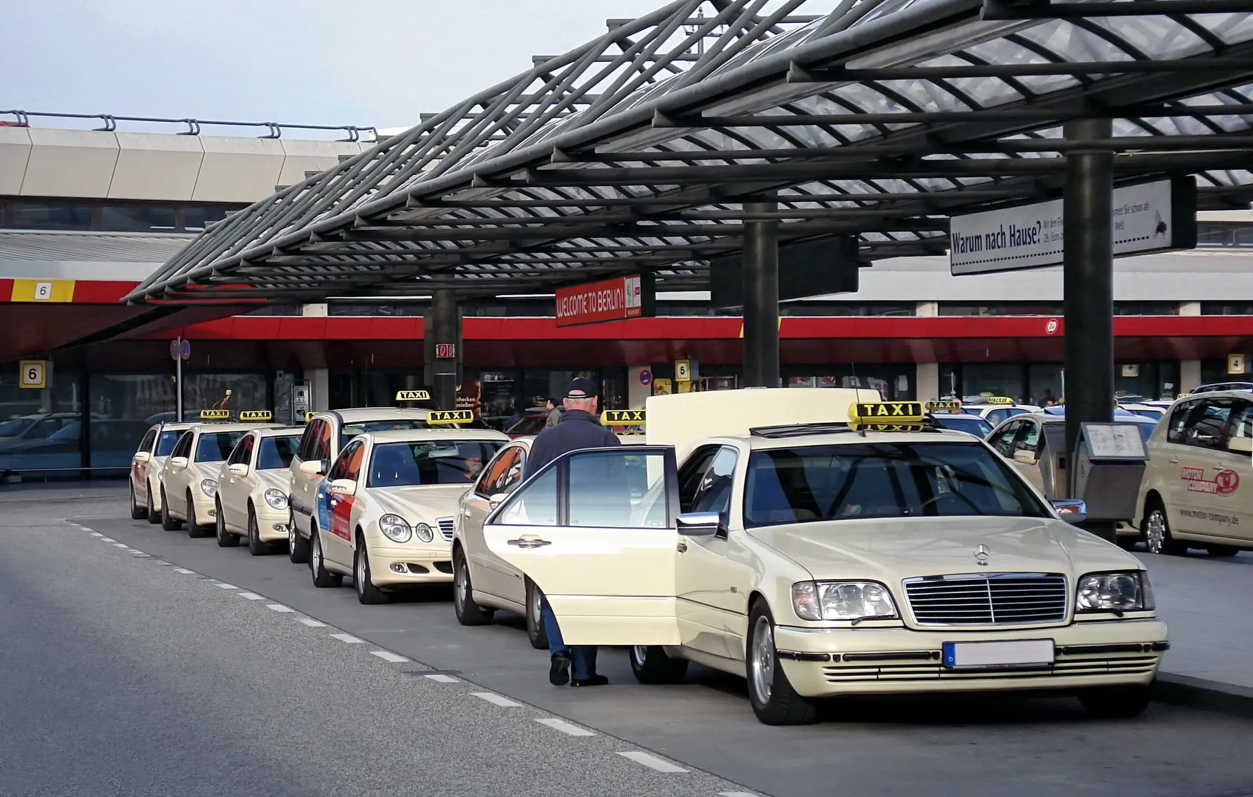 station de taxi - Cómo se dice servicio de taxi