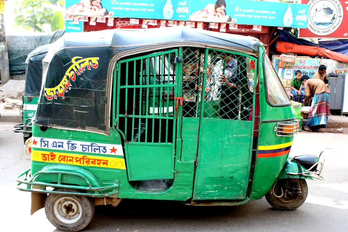 cng taxi - Cómo se llama el taxi en la India