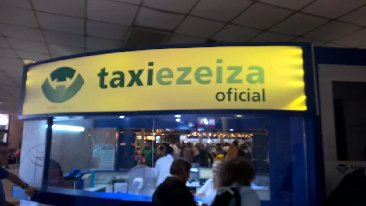 cuanto sale un taxi de aeroparque a ezeiza - Cómo viajo de Ezeiza a Aeroparque