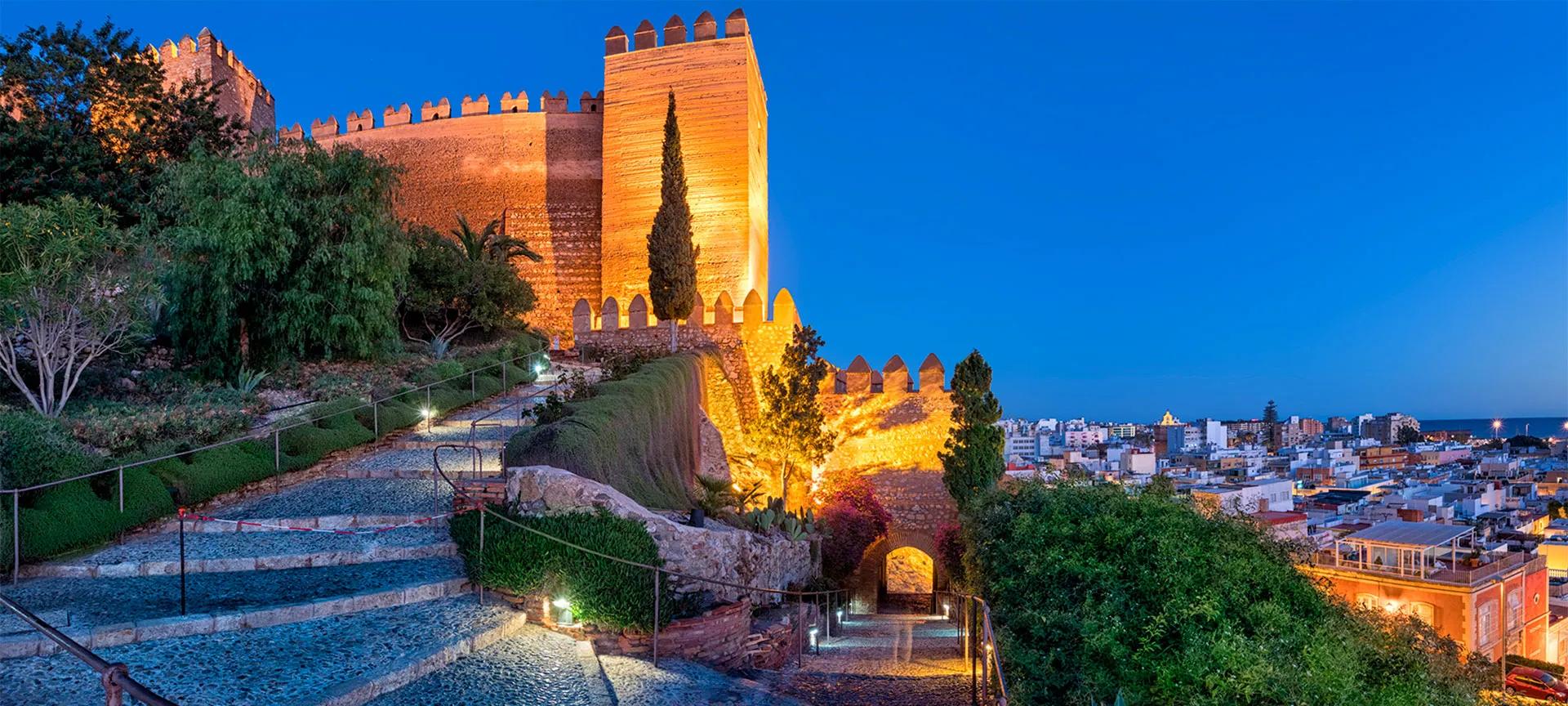 alcazaba almeria llegar en taxi - Cuándo se construyó la Alcazaba de Almería