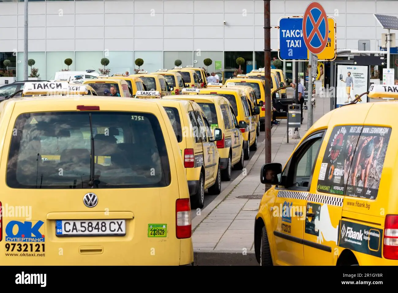 taxi aeropuerto sofia - Cuántas terminales tiene el aeropuerto de Sofía