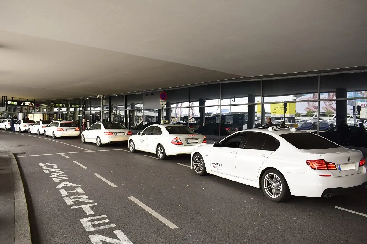 precio taxi viena aeropuerto - Cuántos aeropuertos hay en Viena