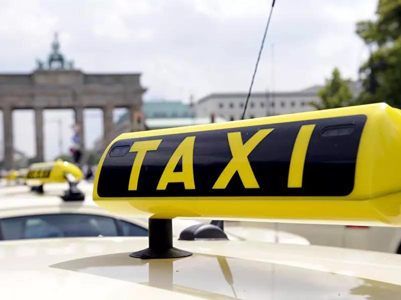 berlin taxi number - How many taxis are in Berlin