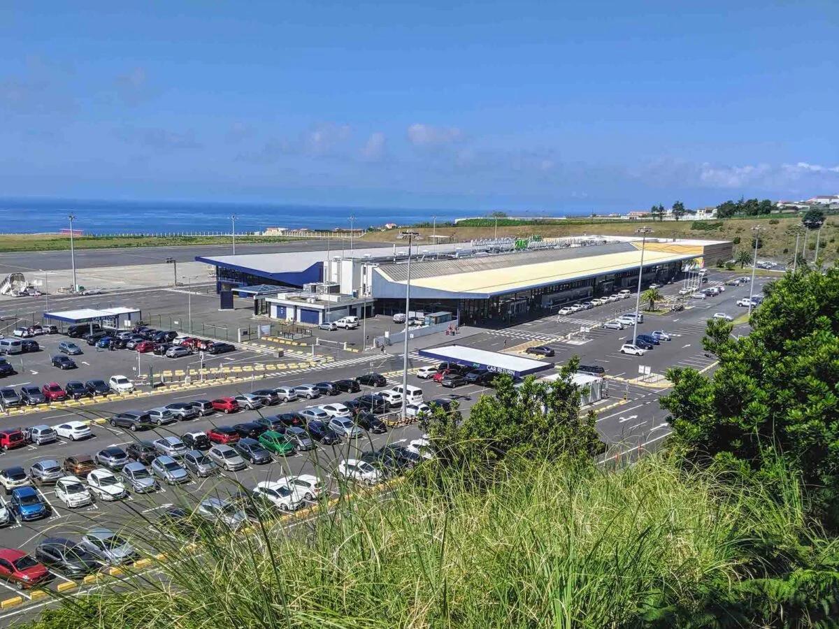 taxi aeropuerto ponta delgada - Qué islas de Azores tienen aeropuerto