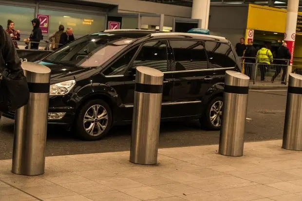 how much is a taxi from gatwick to london - What is the cheapest option from Gatwick to London